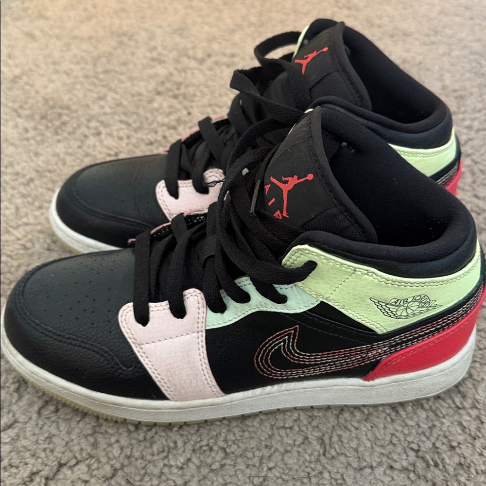 Kids Air Jordan 1 Mid GS “Crimson Tint / Barely Green” | Size 5Y